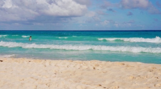 Cancun hotel zone beach waves static - 4