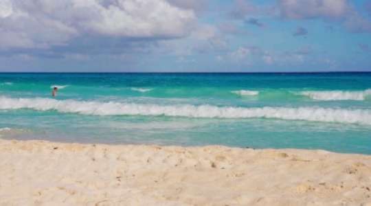 Cancun hotel zone beach waves static - 4