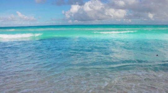 Cancun hotel zone beach waves static - 5