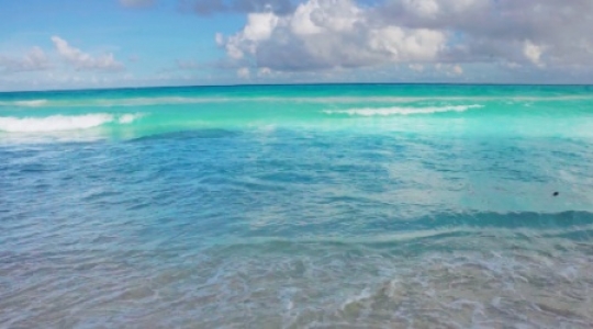 Cancun hotel zone beach waves static - 5