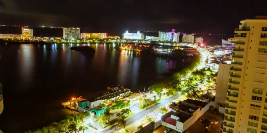 Cancun lagoon night time lapse - 1