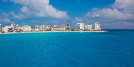 Cancun zone beach condos