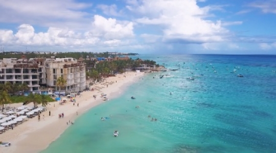 Playa Del Carmen beach pan right