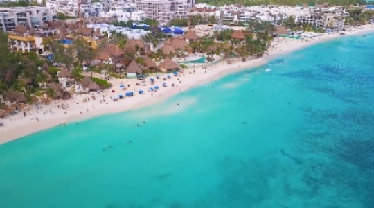 Playa Del Carmen beach slow pan right