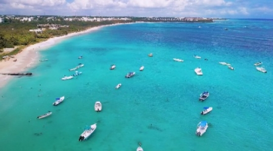 Playa Del Carmen boats slow pan left