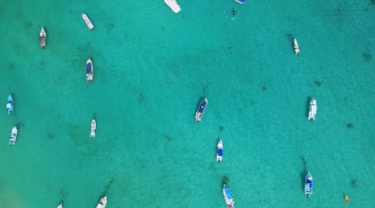 Playa Del Carmen boats tilt up to horizon