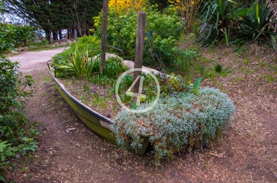 Boat plant bed