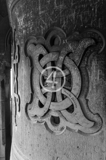 B/W Carving