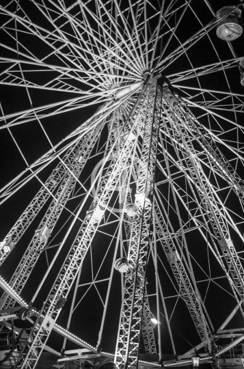 B/W Farris wheel