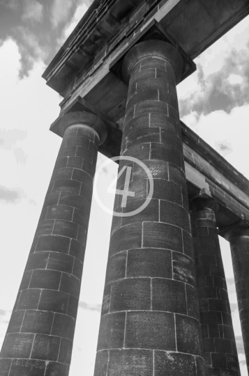 B/W Pillar structure