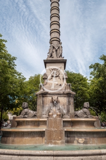 Fountain monument 