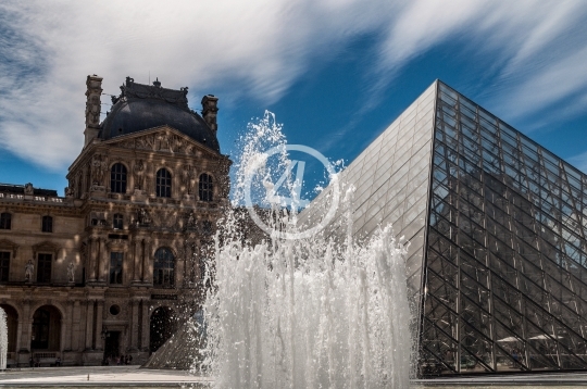 Fountain pyramid building 4