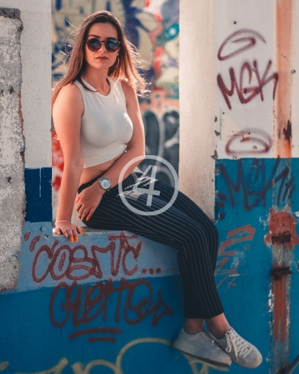 Grafitti pose