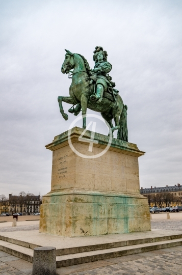 Horse monument