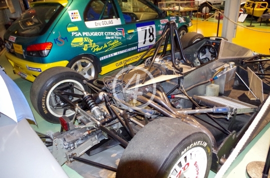 Race chassis