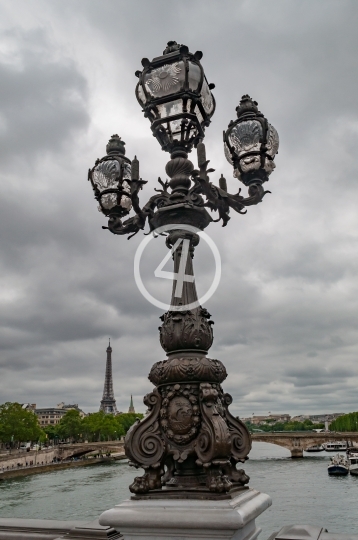 Sculpture lamp post