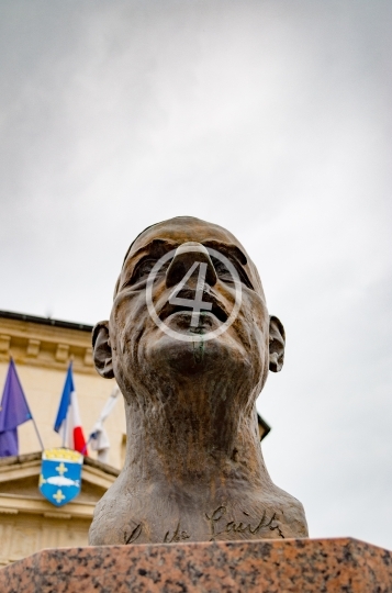 Statue face 3